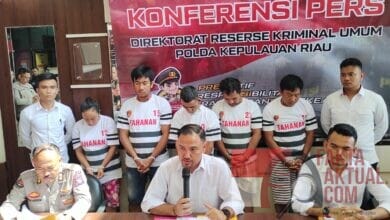 Sikat Uang Rp 310 Juta, 5 Pelaku Diringkus Ditreskrimum Polda Kepri Sikat Uang Rp 310 Juta, 5 Pelaku Diringkus Ditreskrimum Polda Kepri