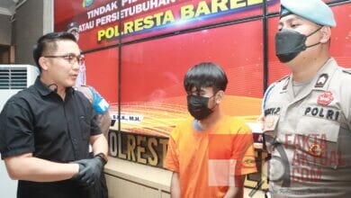 Kasat Reskrim Polresta Barelang Ungkap Pelaku Sodomi Pencabulan Anak Dibawah Umur Kasat Reskrim Polresta Barelang Ungkap Pelaku Sodomi Pencabulan Anak Dibawah Umur