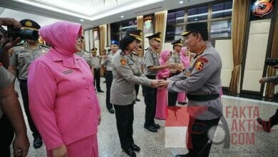 Kapolri Sematkan Tanda Kehormatan Bintang Bhayangkara Pratama ke 22 Pati Polri Kapolri Sematkan Tanda Kehormatan Bintang Bhayangkara Pratama ke 22 Pati Polri