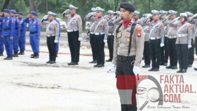 Tak Peduli Hujan, Semangat Personil Polresta Barelang Dalam Upacara Bendera Peringatan Hari Lahir Pancasila Tak Peduli Hujan, Semangat Personil Polresta Barelang Dalam Upacara Bendera Peringatan Hari Lahir Pancasila