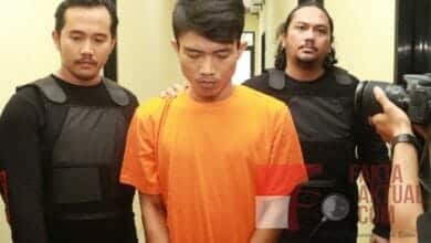 Kapolsek Batu Ampar Gelar Konferensi Pers Ungkap Pelaku Curat Ruko Kapolsek Batu Ampar Gelar Konferensi Pers Ungkap Pelaku Curat Ruko
