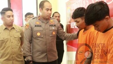 Kapolsek Batu Ampar Gelar Konferensi Pers Ungkap Pelaku Jambret Kapolsek Batu Ampar Gelar Konferensi Pers Ungkap Pelaku Jambret