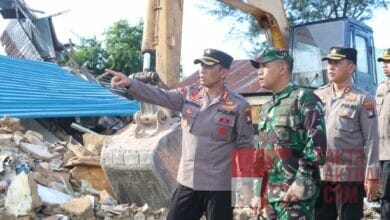 Anak Panah Tertancap, 14 Orang di Amankan Dalam Penertiban Bangunan Ruli 