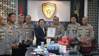 As SDM Irjen Dedi Prasetyo Terima Presisi Award Berkat Keterbukaan Rekrutmen Polri As SDM Irjen Dedi Prasetyo Terima Presisi Award Berkat Keterbukaan Rekrutmen Polri