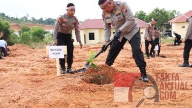 Implementasi Kemerdekaan RI Ke 78, Kapolda Kepri Tanam Pohon Implementasi Kemerdekaan RI Ke 78, Kapolda Kepri Tanam Pohon