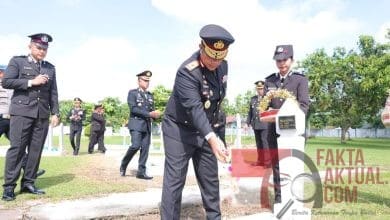 Brigjen Pol Asep Safrudin Pimpin Upacara Ziarah Tabur Bunga Memperingati Hari Pahlawan Brigjen Pol Asep Safrudin Pimpin Upacara Ziarah Tabur Bunga Memperingati Hari Pahlawan
