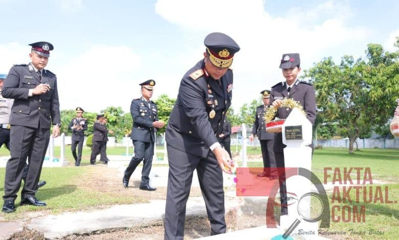 Brigjen Pol Asep Safrudin Pimpin Upacara Ziarah Tabur Bunga Memperingati Hari Pahlawan 