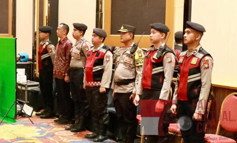 Polda Kepri Kawal Ketat Rapat Pleno Terbuka Rekapitulasi Hasil Penghitungan Suara Pilgub Kepri 2024