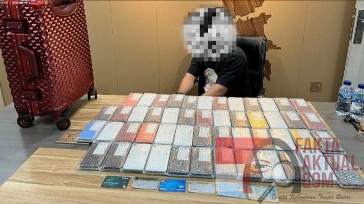 Ditengah Libur Nataru, Bea Cukai  Batam Berhasil Amankan Ratusan Telepon Genggam Bekas