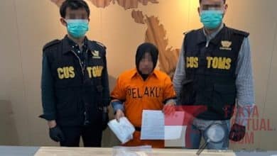 Selundupkan 2 Kg Sabu di Lipatan Jeans, Pegawai Freelance Hiburan Malam dan IRT Dibekuk BC Batam