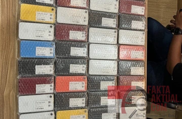 Bea Cukai Batam Berhasil Amankan DPO Penyelundupan Ratusan Telepon Genggam Bekas
