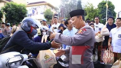 Masyarakat Antusias Saat Kapolri Turun Langsung Berbagi Takjil