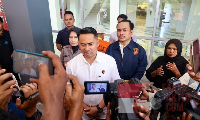 Polda Kepri Ungkap Kasus Penyalahgunaan BBM Bersubsidi di SPBU Kabil Polda Kepri Ungkap Kasus Penyalahgunaan BBM Bersubsidi di SPBU Kabil