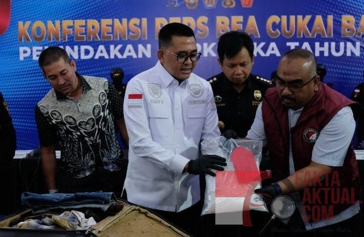 Aksi Sales Cantik dan Eks Napi Terbongkar, BC Batam Gagalkan Penyelundupan Kiloan Sabu Dalam Koper Aksi Sales Cantik dan Eks Napi Terbongkar, BC Batam Gagalkan Penyelundupan Kiloan Sabu Dalam Koper