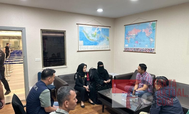 Ditreskrimum Polda Kepri Tangkap Buronan Red Notice Kasus Penggelapan Miliaran Rupiah Ditreskrimum Polda Kepri Tangkap Buronan Red Notice Kasus Penggelapan Miliaran Rupiah