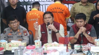 DITRESNARKOBA POLDA KEPRI BERHASIL AMANKAN 2 TERSANGKA: BONGKAR LABORATORIUM MINI NARKOBA DI APARTEMEN MEWAH DITRESNARKOBA POLDA KEPRI BERHASIL AMANKAN 2 TERSANGKA: BONGKAR LABORATORIUM MINI NARKOBA DI APARTEMEN MEWAH
