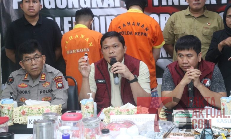 DITRESNARKOBA POLDA KEPRI BERHASIL AMANKAN 2 TERSANGKA: BONGKAR LABORATORIUM MINI NARKOBA DI APARTEMEN MEWAH DITRESNARKOBA POLDA KEPRI BERHASIL AMANKAN 2 TERSANGKA: BONGKAR LABORATORIUM MINI NARKOBA DI APARTEMEN MEWAH