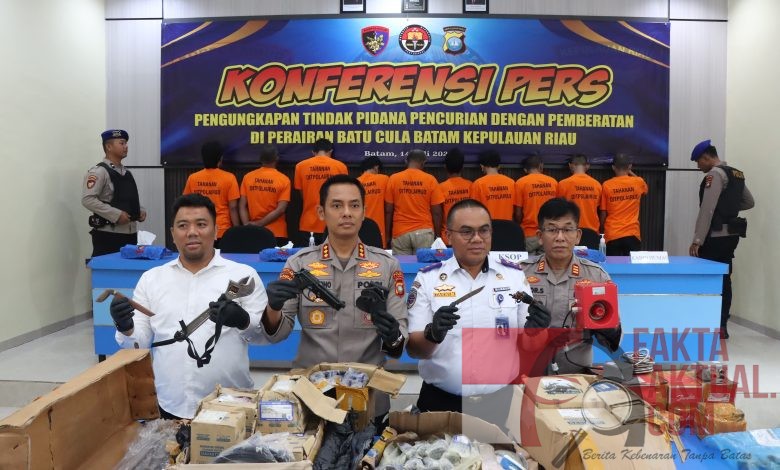 Ditpolairud Kepri Tangkap Komplotan Pencuri di Atas Kapal Asing Area Perairan Karimun Ditpolairud Kepri Tangkap Komplotan Pencuri di Atas Kapal Asing Area Perairan Karimun