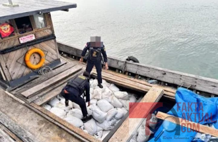 Bea Cukai Batam Gagalkan Penyelundupan  20 Ton Pasir Timah di Perairan Natuna