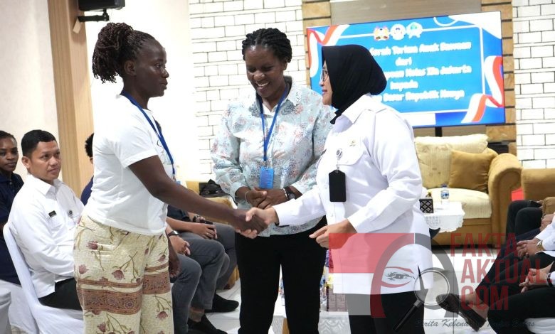 Lapas Perempuan Jakarta Serahkan Anak Bawaan Warga Binaan Asal Kenya kepada Kedutaan Kenya Lapas Perempuan Jakarta Serahkan Anak Bawaan Warga Binaan Asal Kenya kepada Kedutaan Kenya