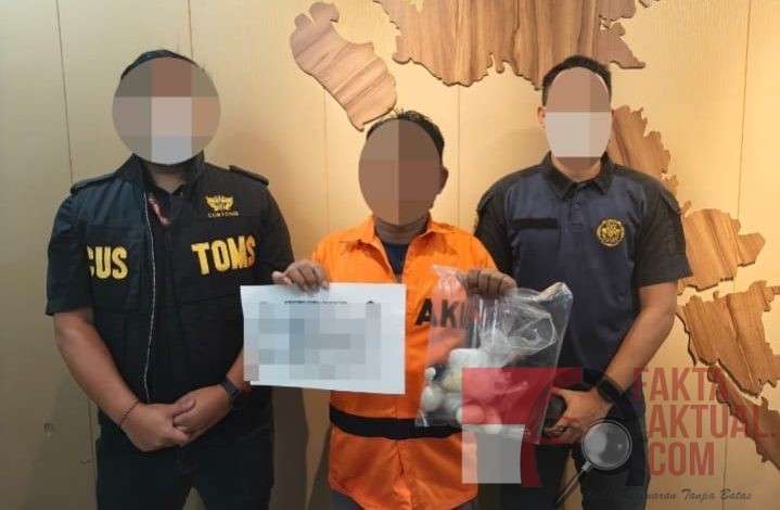 Bea Cukai Batam Sergap Dua Penyelundupan Jelang Hari Oeang: 475 Gram Narkotika dan 96 Botol MMEA Diamankan Bea Cukai Batam Sergap Dua Penyelundupan Jelang Hari Oeang: 475 Gram Narkotika dan 96 Botol MMEA Diamankan